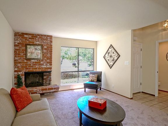 3rd image of 1084 Norfolk Dr