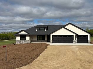 665 Kroll Rd, Pulaski, WI 54162