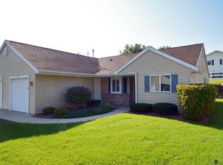 101 Elizabeth Ct #10, Deerfield, WI 53531