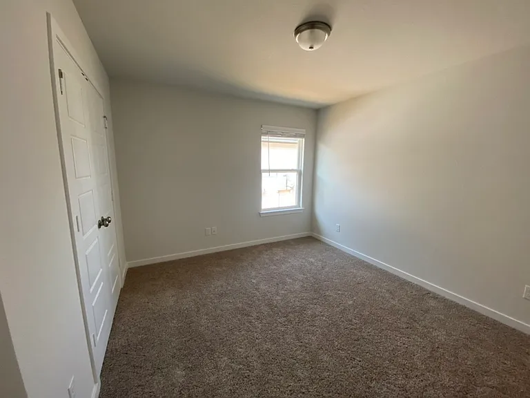 909 James Parker Cir — Photo 13