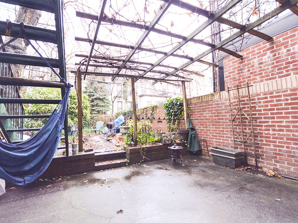1st image of 450 6th St #1