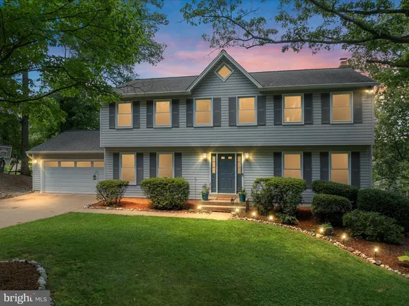 914 Barker Hill Rd, Herndon, VA 20170