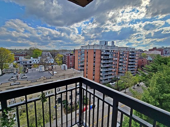 5th image of 60 Longwood Ave APT 701