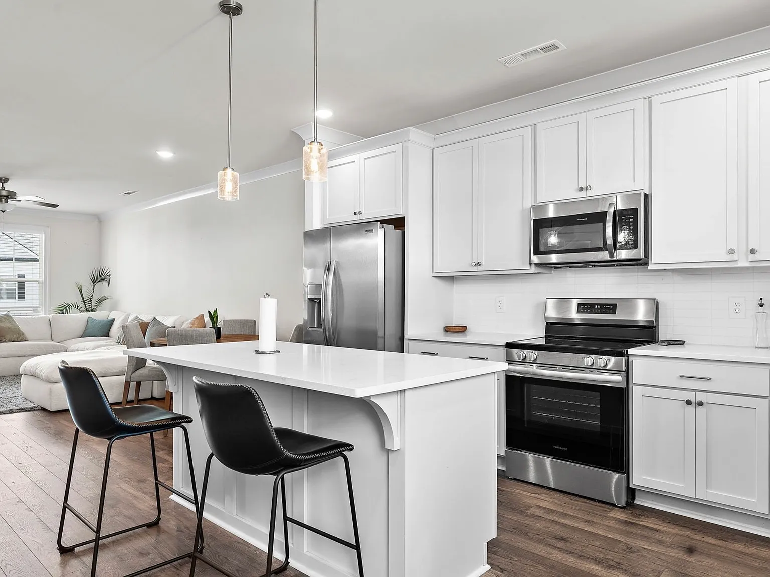 2 bed, 3.5 bath, 1687 sqft, $2,500 — Photo 2