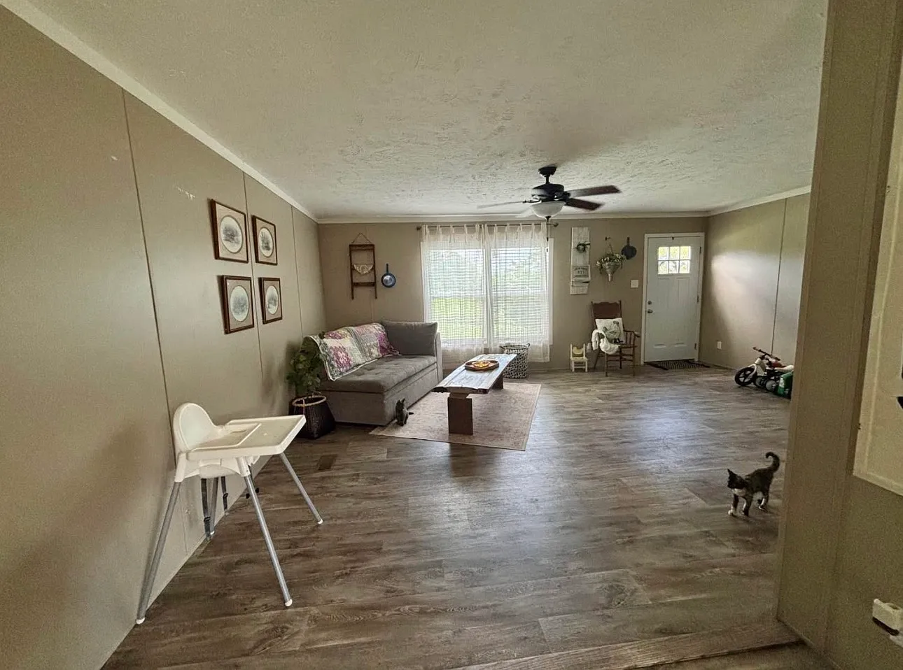 4 bed, 2.5 bath, 2280 sqft, $2,300 — Photo 2
