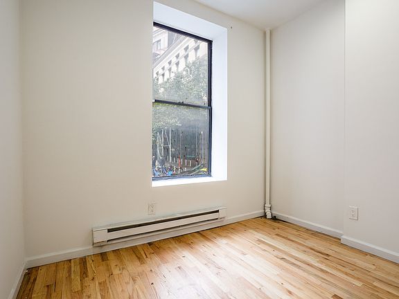 4th image of 320 W 49th St APT 1FE