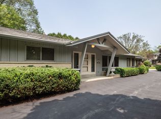 950 E Wahner Pl, Bayside, WI 53217