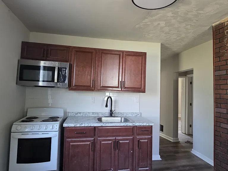 243-245 Cincinnati Ave — Photo 2