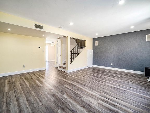 4th image of 4214 Weymouth Ln