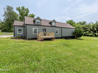 957 W Hunt Rd, Alcoa, TN 37701