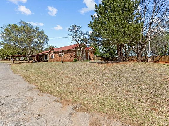 4th image of 301 Jefferson Dr