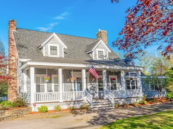 423 Bedford St, Lakeville, MA 02347