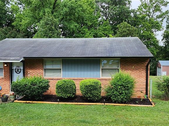 2nd image of 2525 Ponderosa Dr