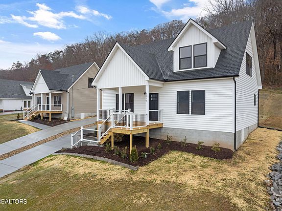 2nd image of 3113 Greenway Dr