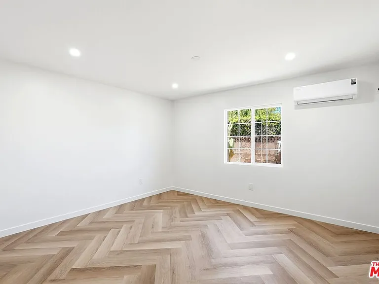 11445 Delano St — Photo 5