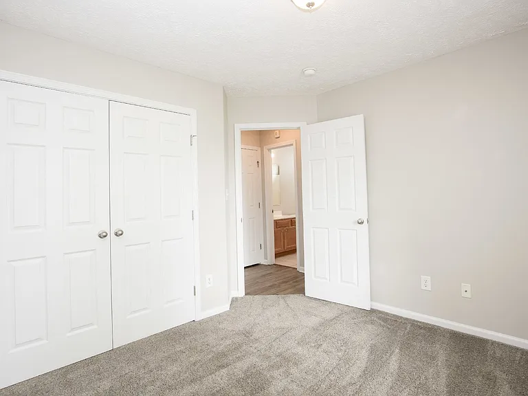 196 Lochwood Dr — Photo 34