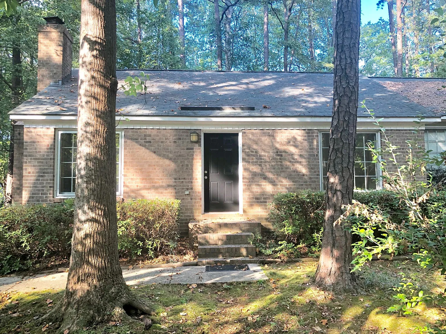 737 Branniff Dr — Photo 1