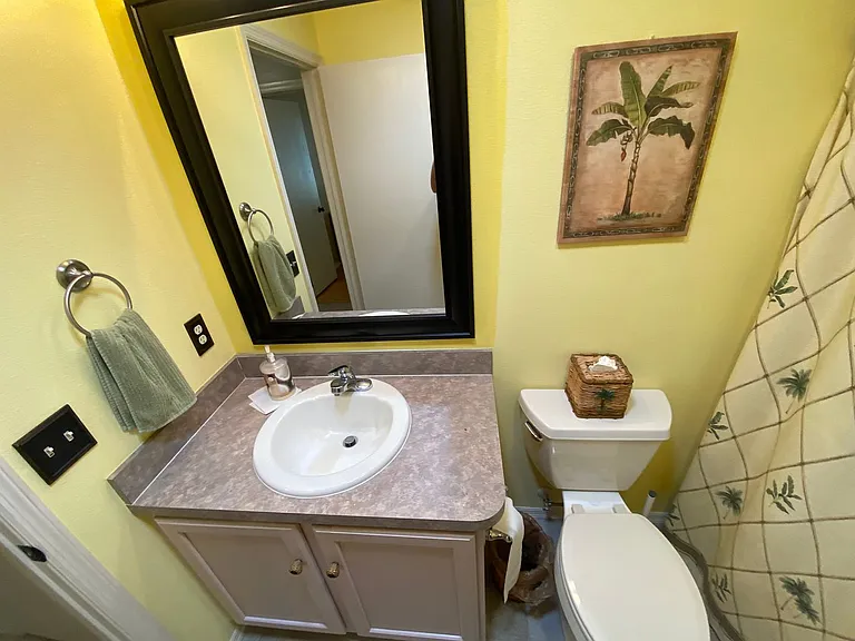 440 Canterbury Ct — Photo 26