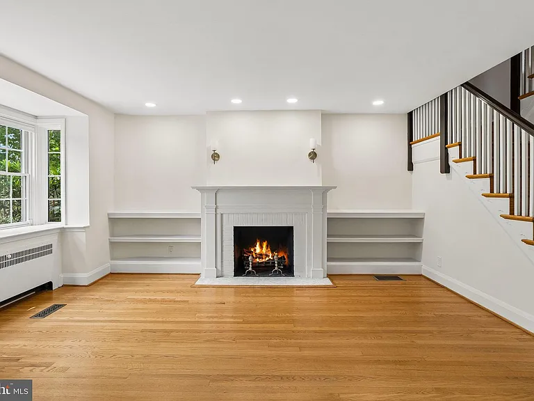 418 Murdock Rd — Photo 4