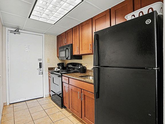 4th image of 1105 Ocean Blvd. S #1044
