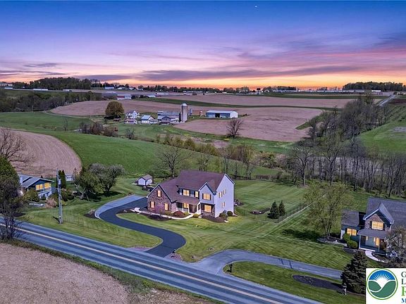 3rd image of 1044 Long Lane Rd