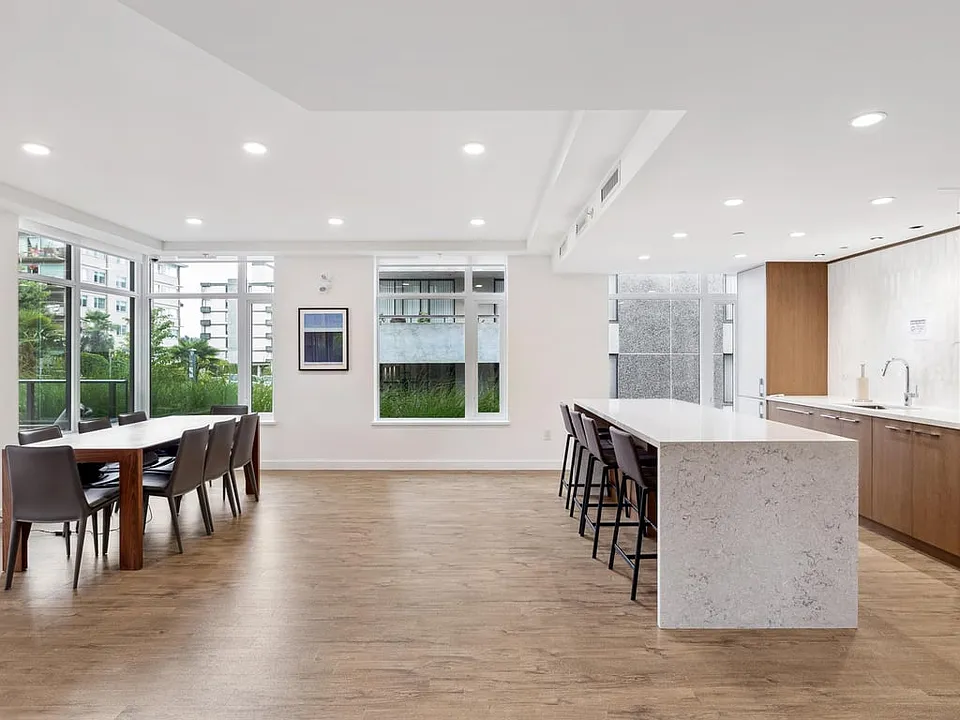 2100 Bellevue Ave
