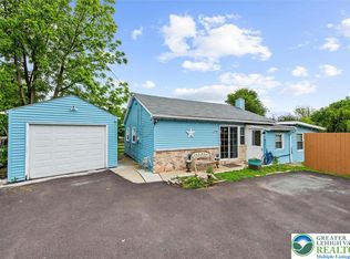 5761 Chestnut St, Zionsville, PA 18092