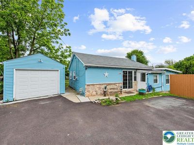 5761 Chestnut St, Zionsville, PA, 18092