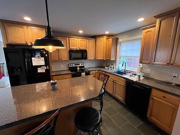 5th image of 2477 Walnut St