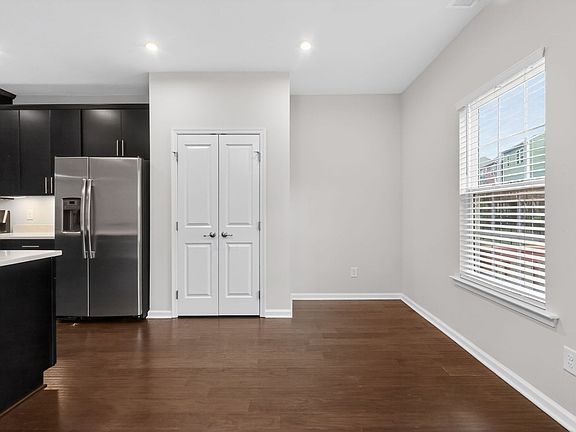 5th image of 237 Roche Dr