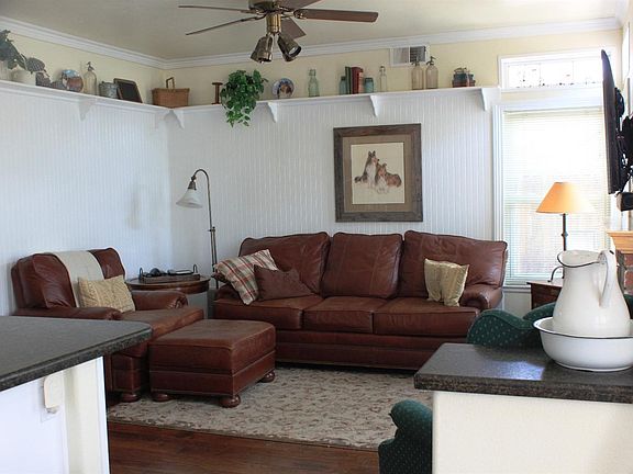 4th image of 1050 Meadowlark Dr