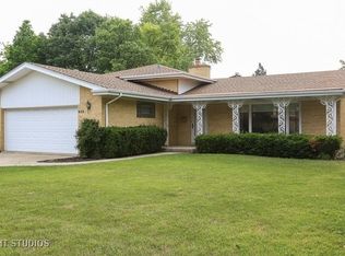 833 Parkwood Ave, Park Ridge, IL 60068