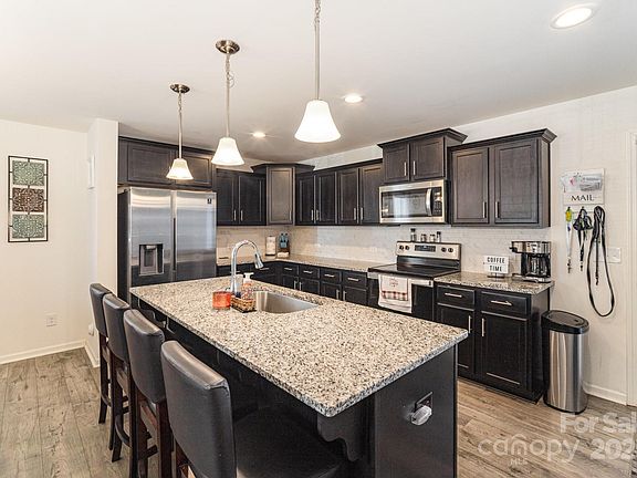 5th image of 133 Galley Ln