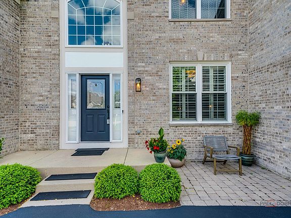 3rd image of 913 Eaton Ct