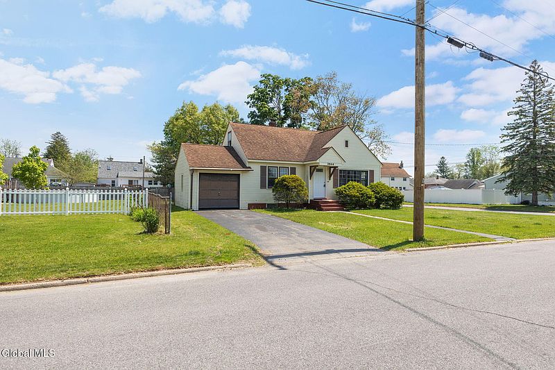 3rd image of 2644 Van Dyke Avenue