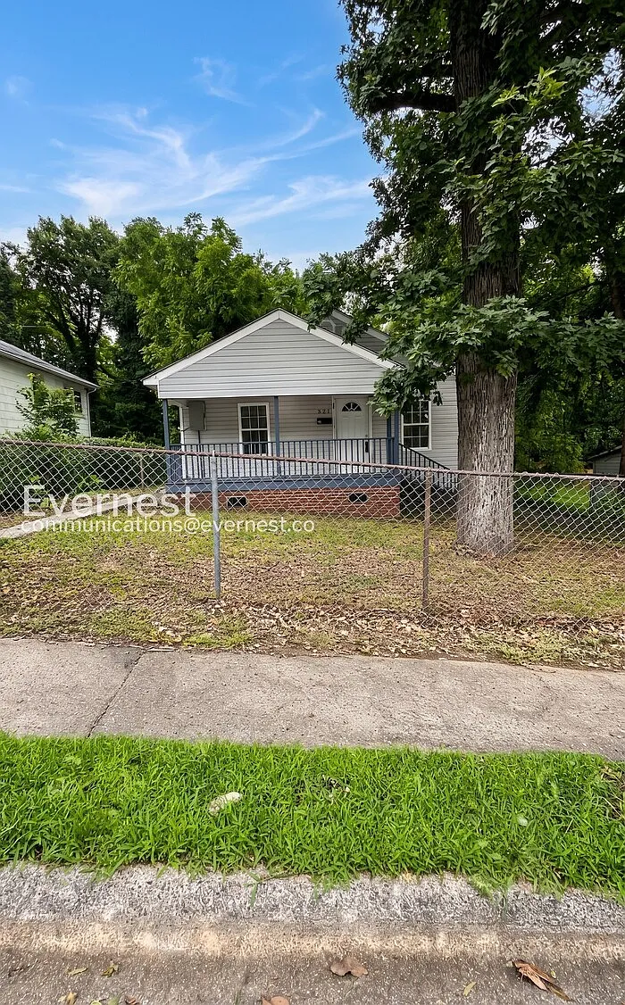 2 bed, 1.0 bath, 835 sqft, $1,195 — Photo 1
