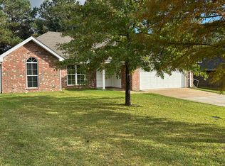 571 Eaglewood Dr, Florence, MS 39073