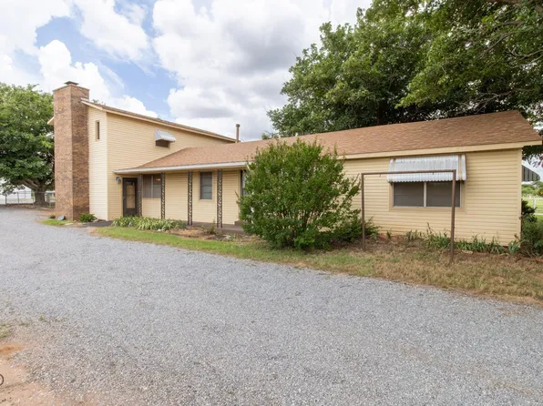 2905 Old Electra Rd, Iowa Park, TX 76367