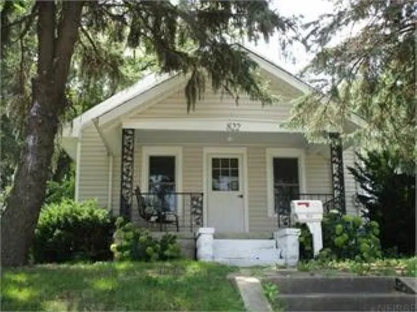 822 W 1st St, Cedar Falls, IA 50613
