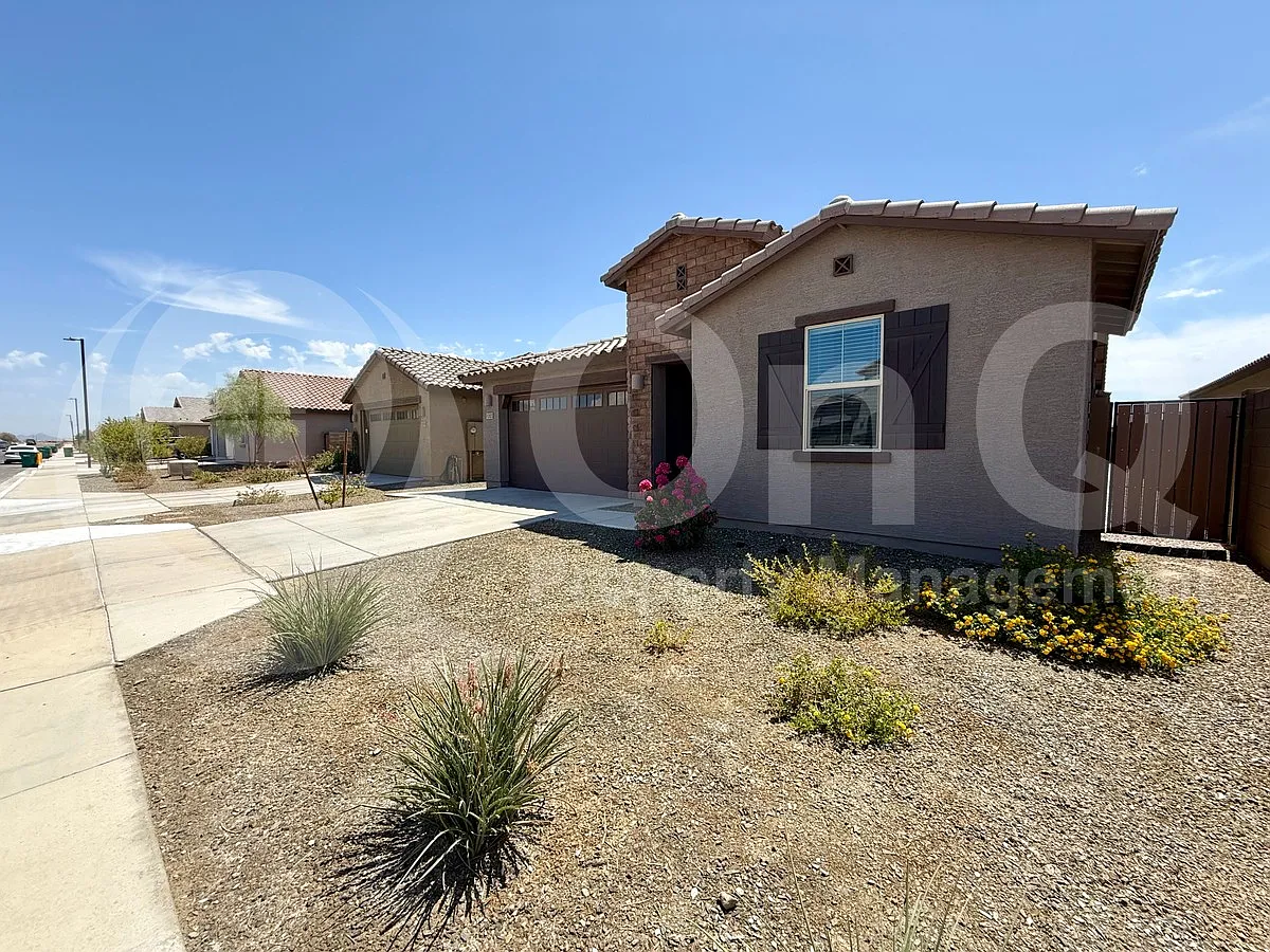 4 bed, 3.0 bath, 2529 sqft, $2,549 — Photo 2