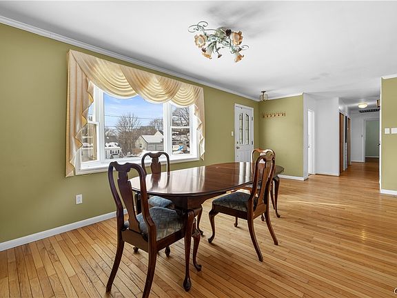 5th image of 38 Forest Rd