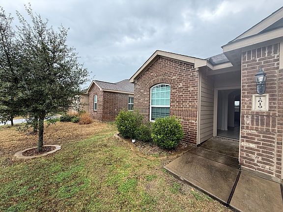 2nd image of 1619 Park Trails Blvd