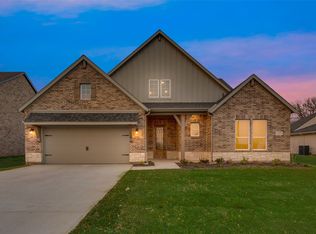 1121 Springfield Rd, Springtown, TX 76082