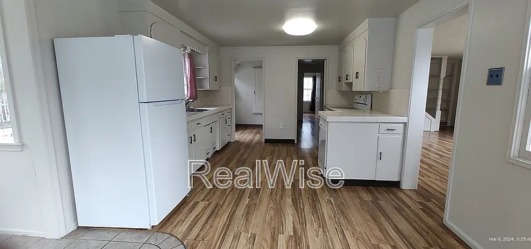 355 W Selmar Ct — Photo 6