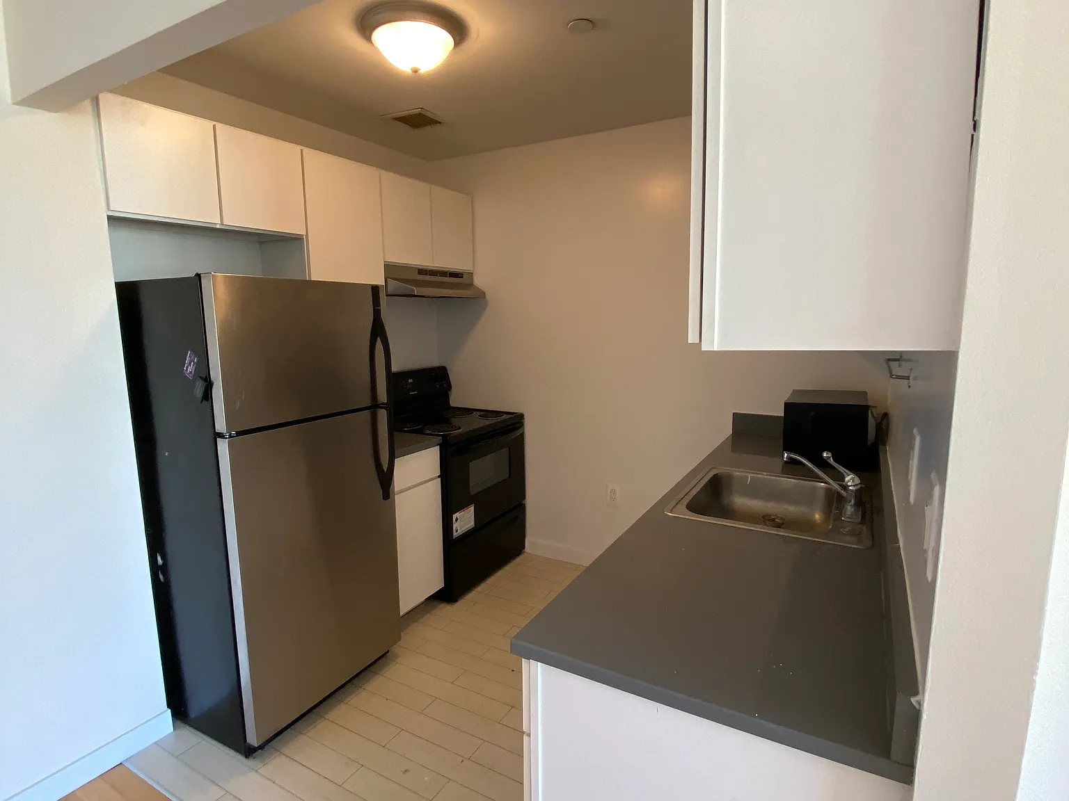 924 Metropolitan Avenue — Photo 2