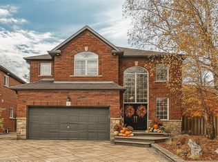 4 Moonstone Ct, Hamilton, ON L9B 2Y1