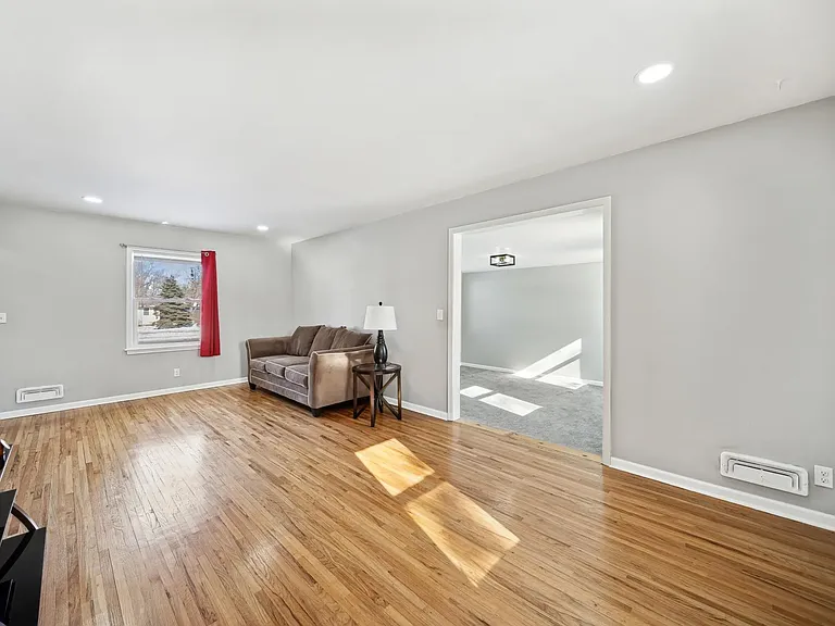 348 109th Ave NE — Photo 8