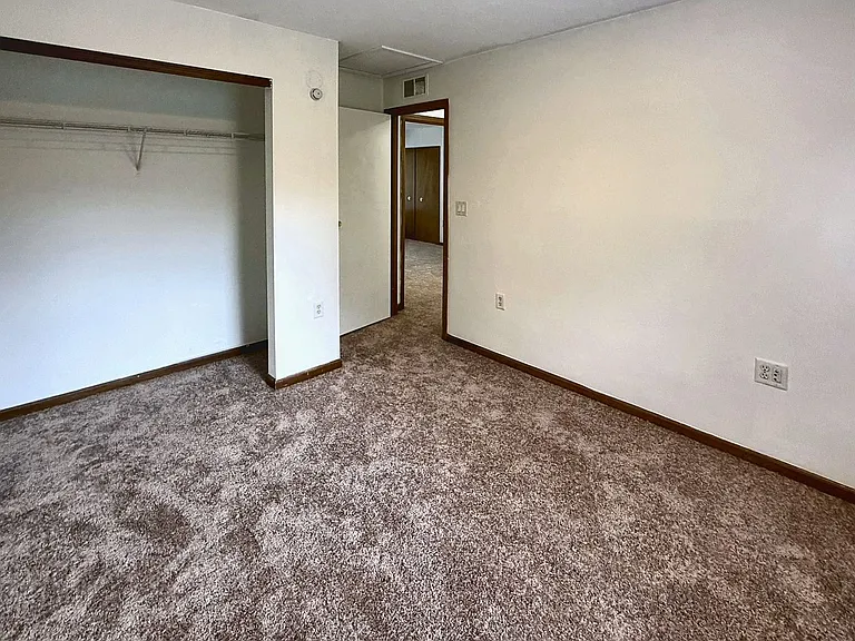 523 W Mulberry St — Photo 12