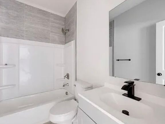 5th image of 116 Bowie St