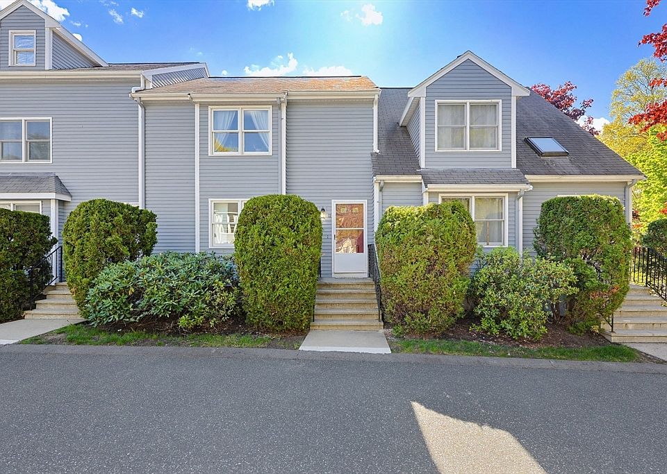 1st image of 11 Pinecrest Vlg